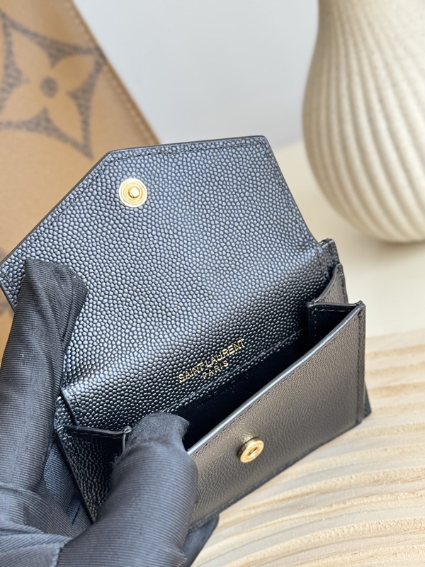 イヴサンローラン財布着用イメージ